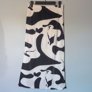 Black and White Patterned Skirt